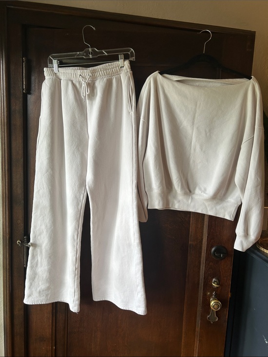 Abercrombie & Fitch Pants - Abercrombie & Fitch Women's Cream Wide-Leg Sweatpants